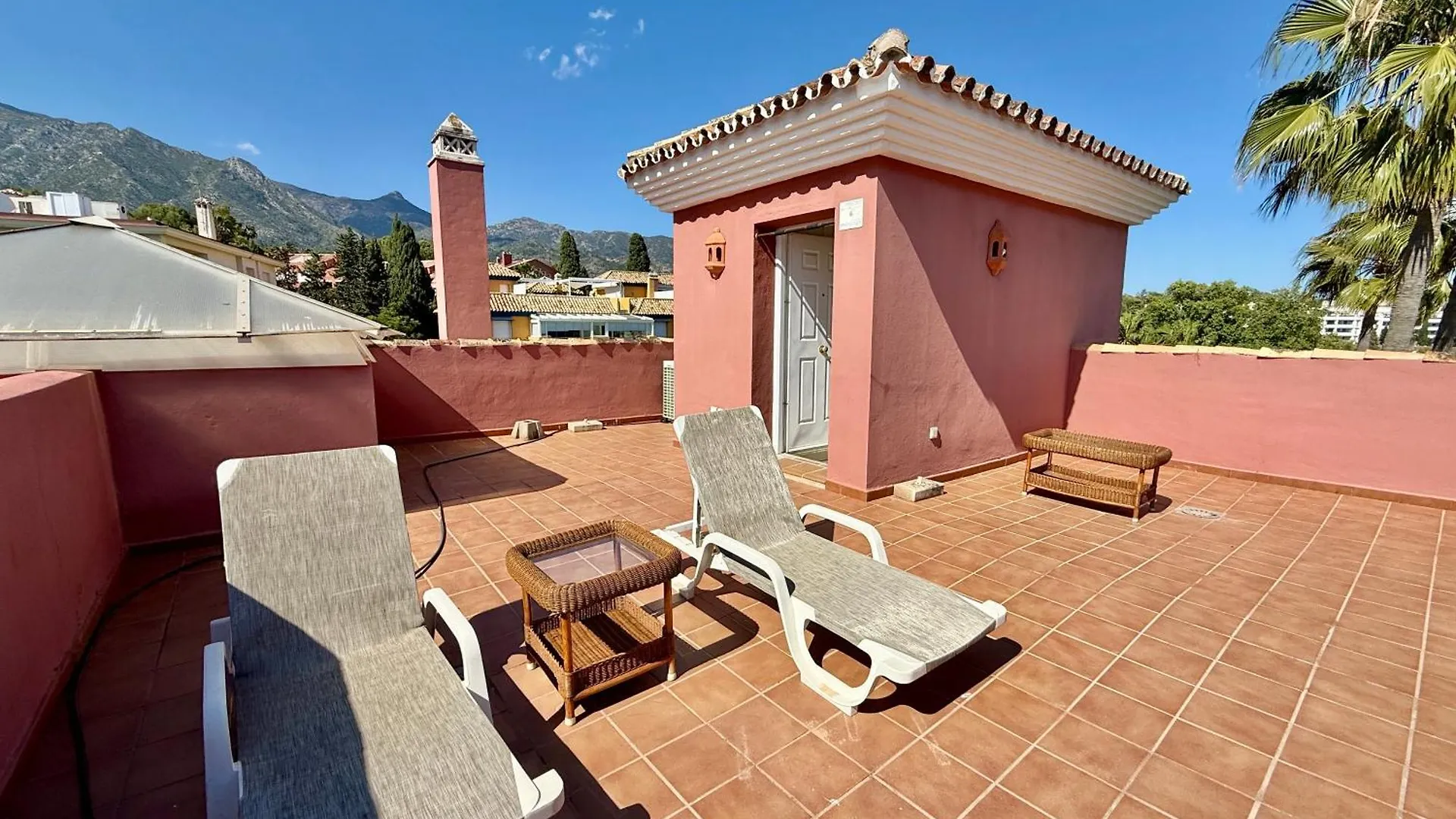 Penthouse Golden Mile Seaviews With Paddle Court - Eaw Homes Marbella 0*,  Španělsko