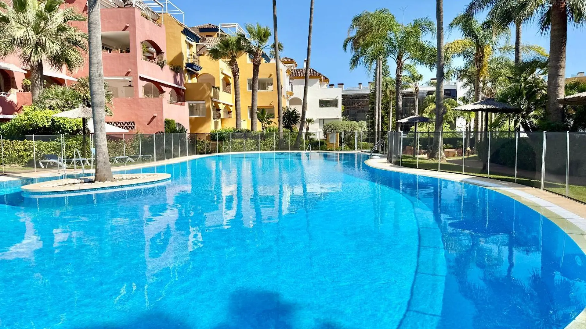 Penthouse Golden Mile Seaviews With Paddle Court - Eaw Homes Marbella