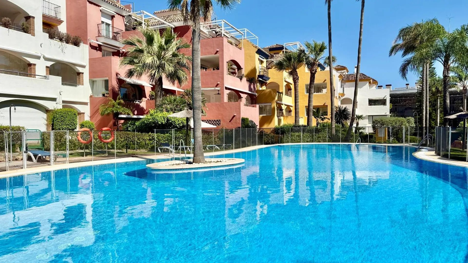 Penthouse Golden Mile Seaviews With Paddle Court - Eaw Homes Marbella